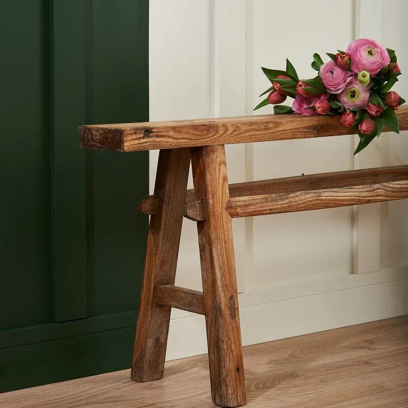 FD2 2.44M WALLSTYL SKIRTING BOARD Wallstyl skirting board is installed along the base of a contemporary room | DecorMania UK